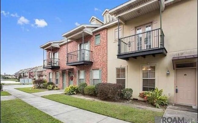 Building Photo - 10600 Lakes Blvd