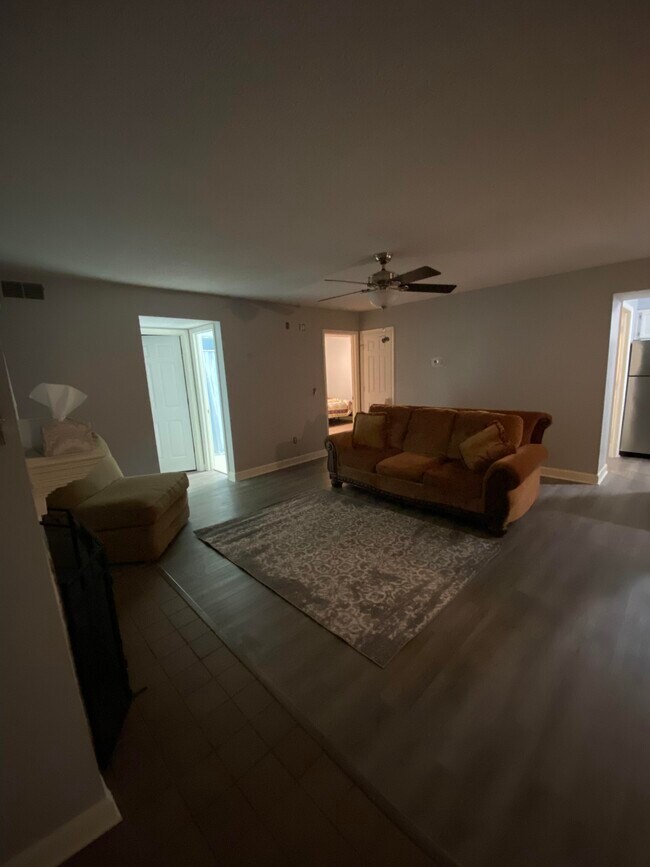 Foto del edificio - 448 Deerwood St