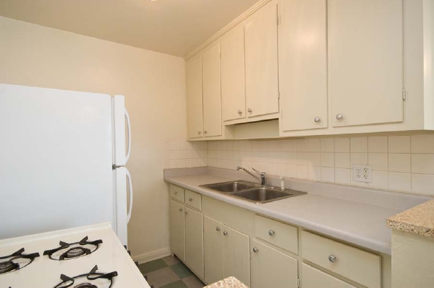 unp Kitchen - The Franklin Roosevelt Apartments