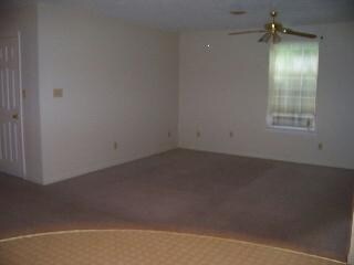 Sala de estar - 324 Hickory St