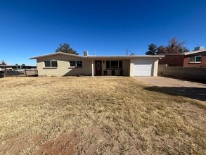 Building Photo - 611 S Carmichael Ave