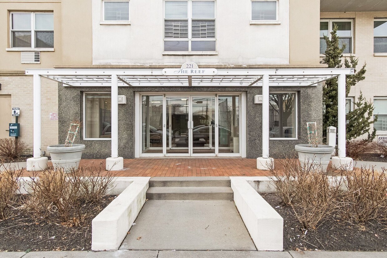 221 Beach 80th St Unit 4A, Queens, NY 11693 Condo for Rent in Queens