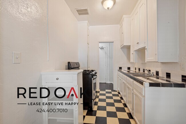 Foto del edificio - 849 S Oxford Ave