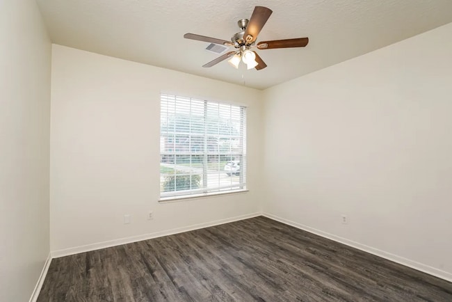 Building Photo - 12801 Magnolia Leaf St