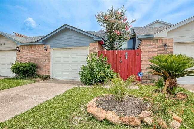 Building Photo - 526 Birdsong Dr
