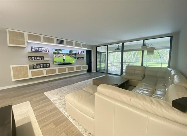 Building Photo - 11231 Green Lake Dr
