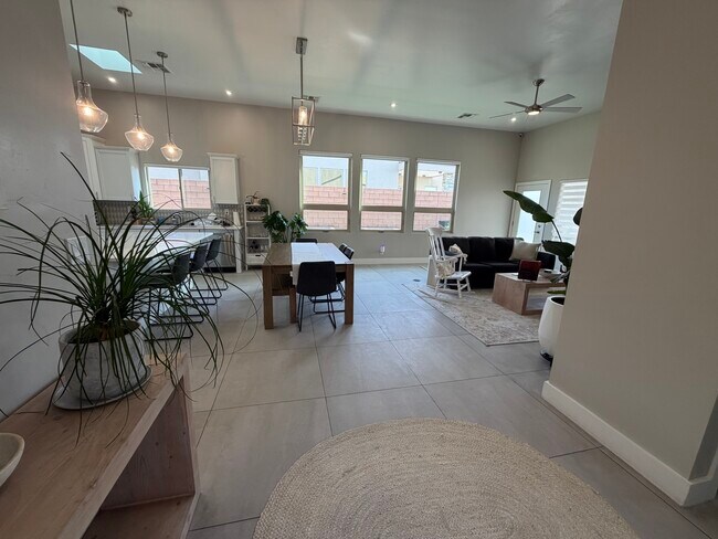 Foto del edificio - 7900 Tiburon Hills Drive NW