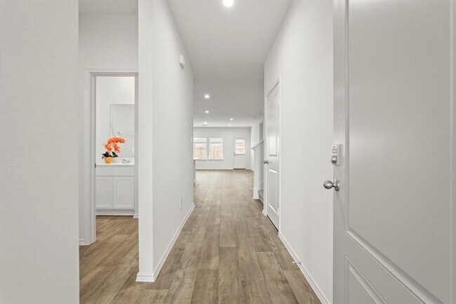 Building Photo - 30823 Khepri Ct