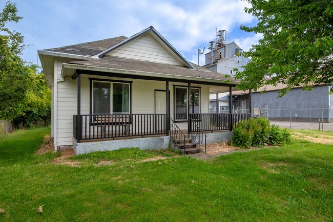 Building Photo - Hard to find single-level floor in Jeffers...