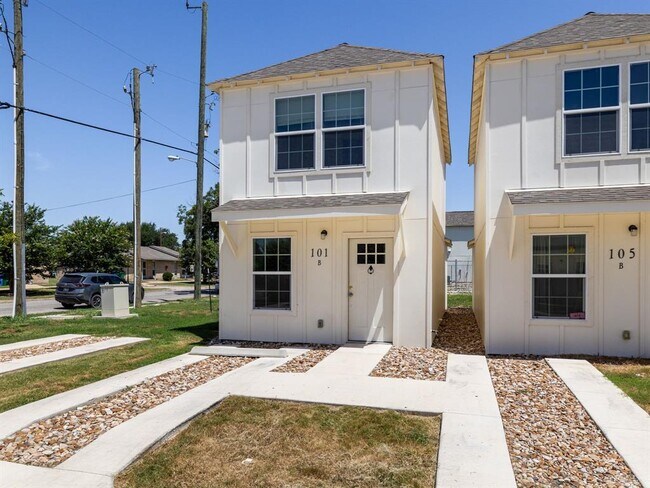 Building Photo - 230 Debus Dr