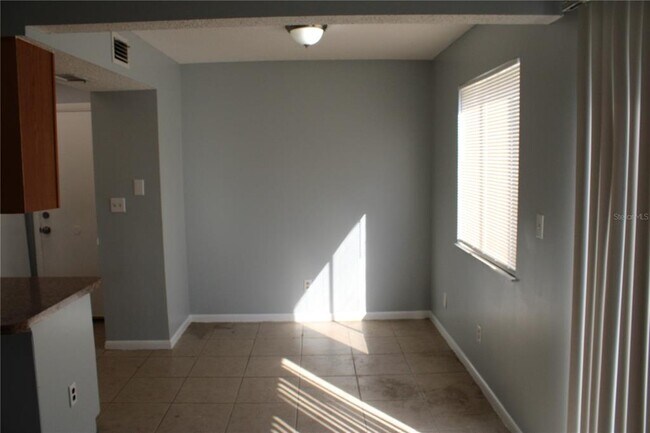 Foto del edificio - 4122 White Pine Ave