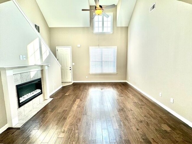 Building Photo - Move In Special! Half off of March Rent wi...