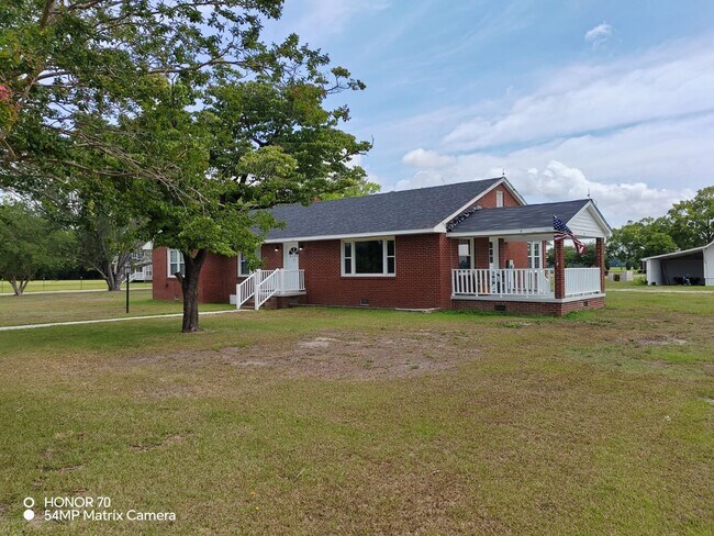 Foto del edificio - Charming 4-Bedroom Home for Rent – Peaceful & Nature-Filled Setting