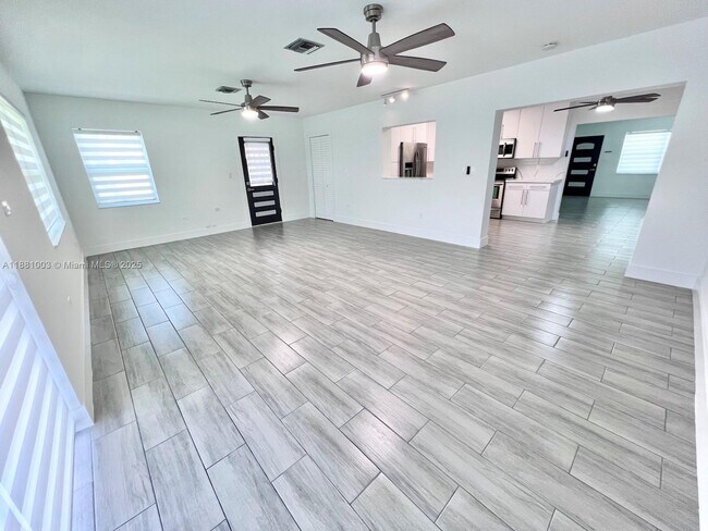 Foto del edificio - 7290 SW 34th Street Rd