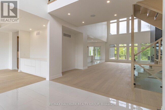 Building Photo - 511 Shoreway Dr