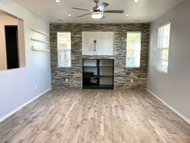 Building Photo - Oxnard | 3 Bed + 2.5 Bath Home | Riverpark Community