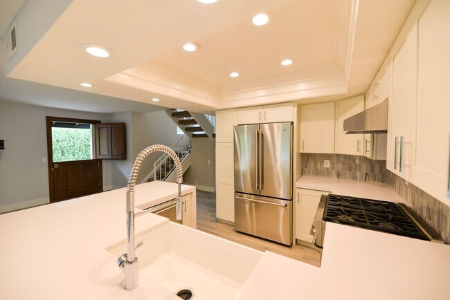 Foto del edificio - Fully Remodeled unit in the beautiful gate...