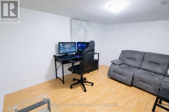 Building Photo - 50 Kilgreggan Crescent