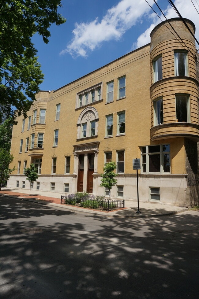 Building Photo - 325 W Wisconsin St