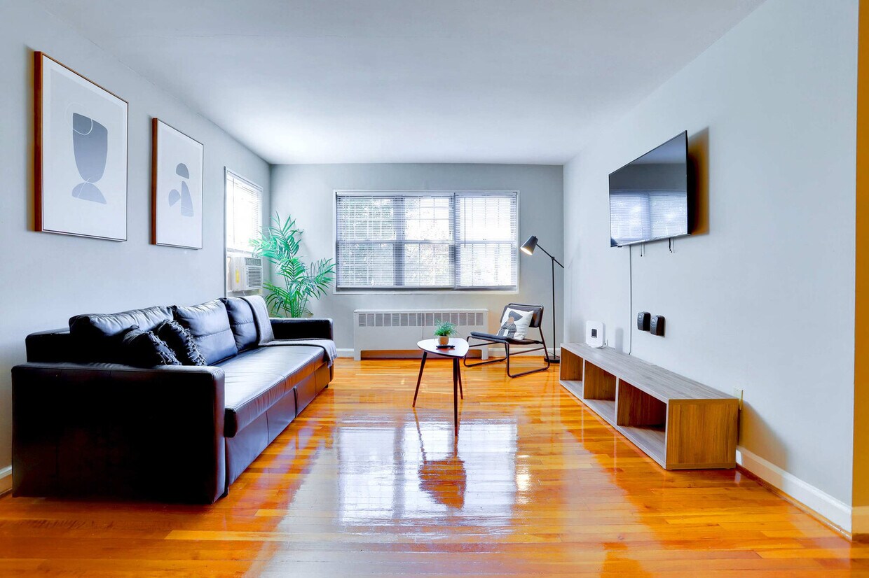 Foto principal - 1420 W Abingdon Dr