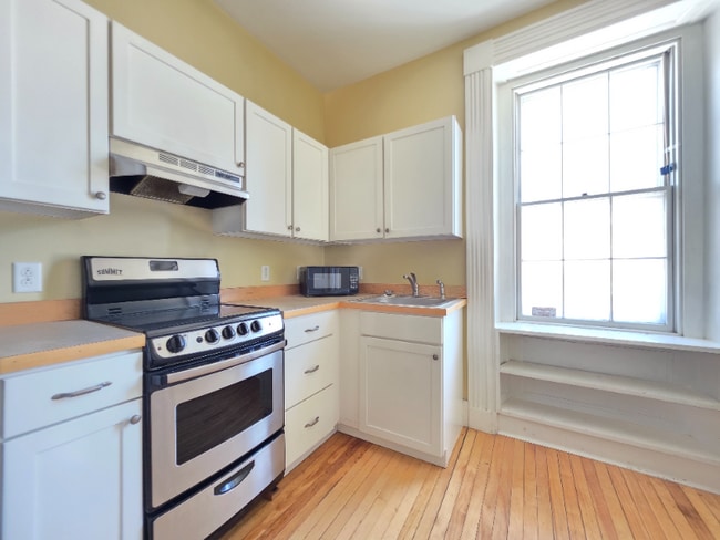 Building Photo - 128 Hammond St