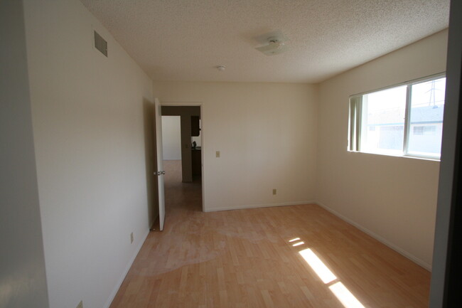 Building Photo - 2728 W Yale Ave