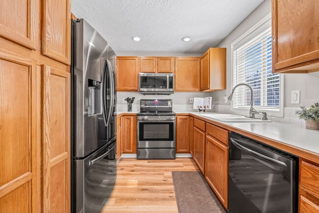 Building Photo - 2108 S Riptide Pl