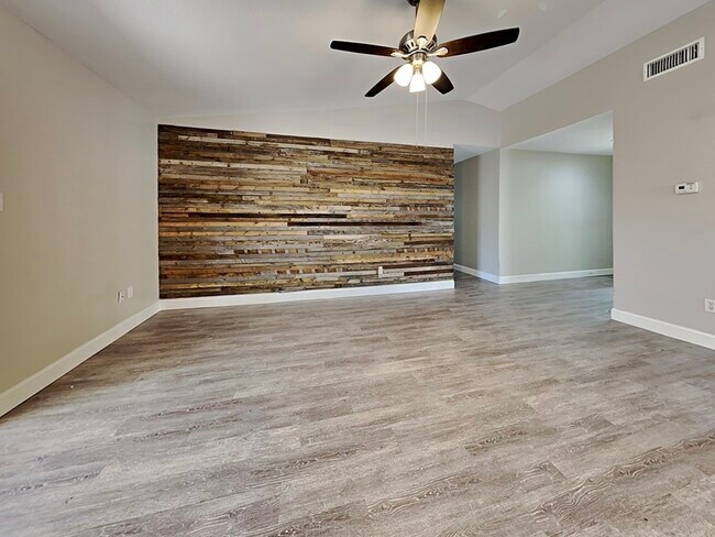 Building Photo - 2709 Mnr Hl Dr