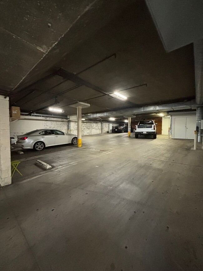 Building Photo - 10208 Pinewood Ave