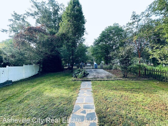 Foto del edificio - 3 br, 2 bath House - 17 Maple Lane