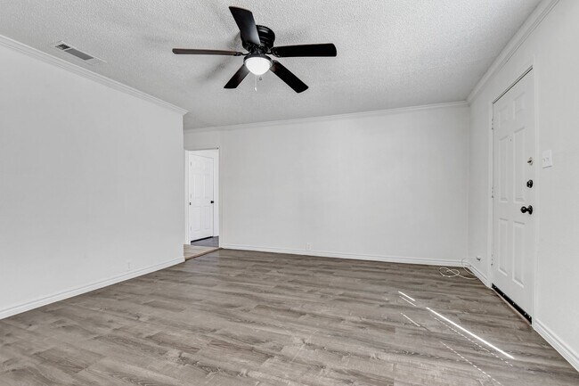 Building Photo - 528 N Ricketts St