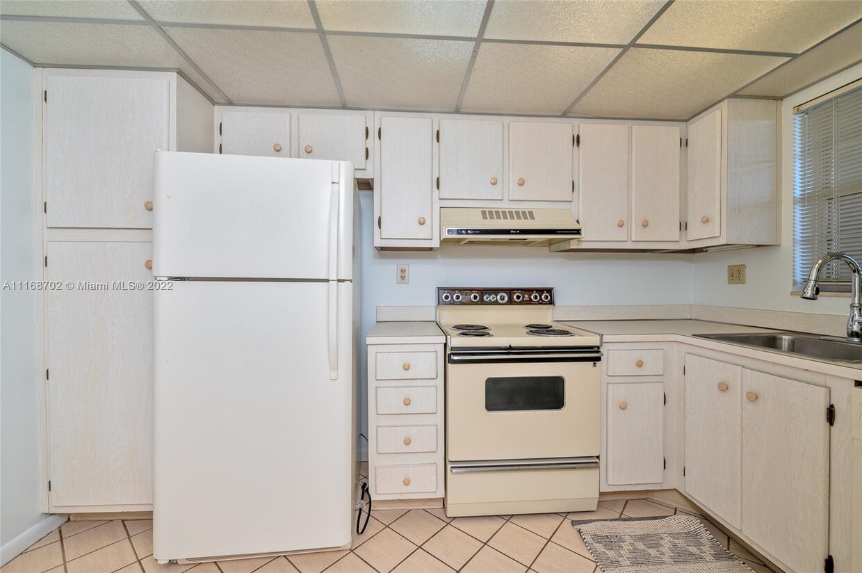 Primary Photo - 3100 W Rolling Hills Cir