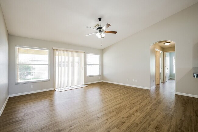 Building Photo - 1103 SW 40th Terrace