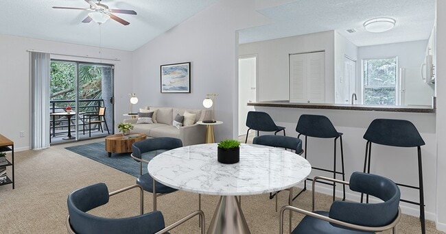 Foto del edificio - Sabal Palm at Lake Buena Vista Apartment Homes