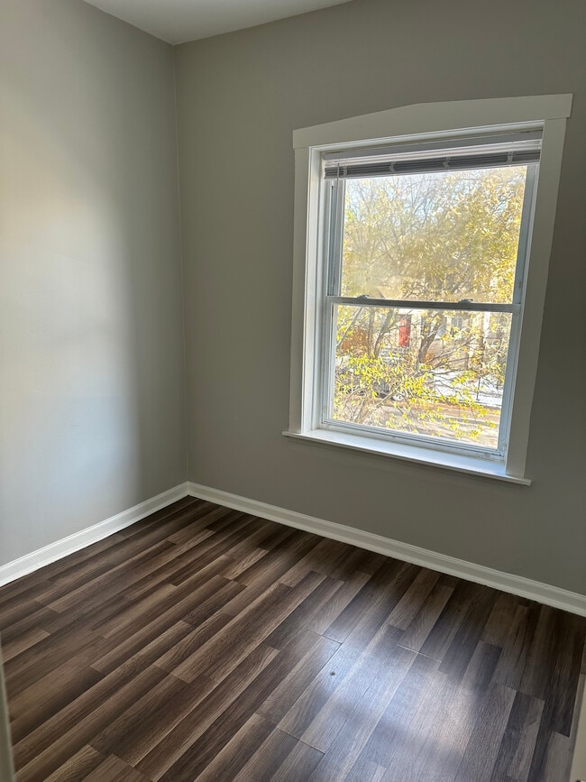 Foto del edificio - 2536 N Austin Ave