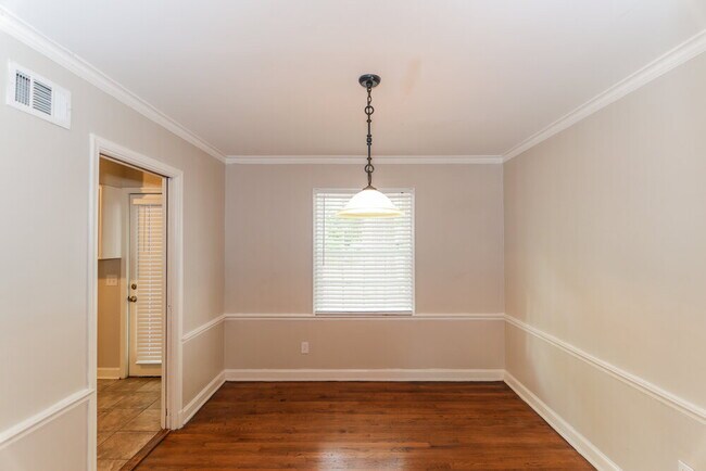 Foto del edificio - 1172 Oak Ridge Dr