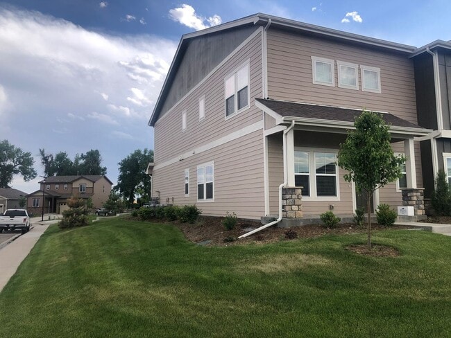 Building Photo - Beautiful 3 bed, 3 bath Townhome in West W...