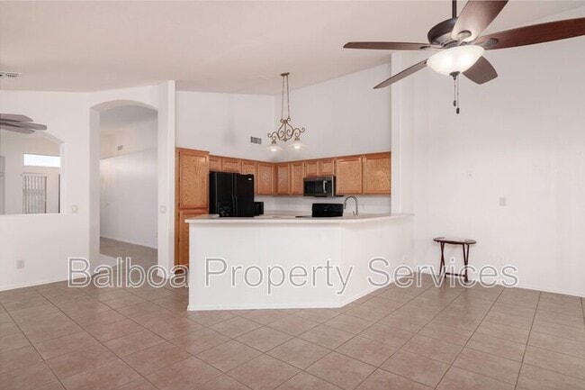 Building Photo - 537 E Appaloosa Rd