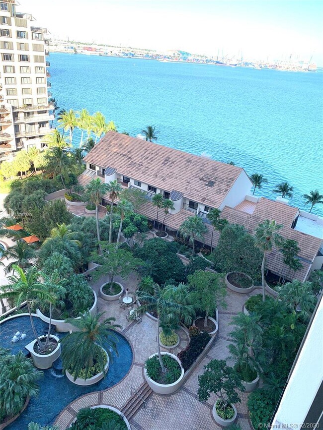 Foto del edificio - 520 Brickell Key Dr