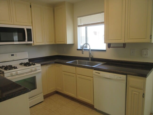 Foto del edificio - Wonderful townhouse on Glenoaks!