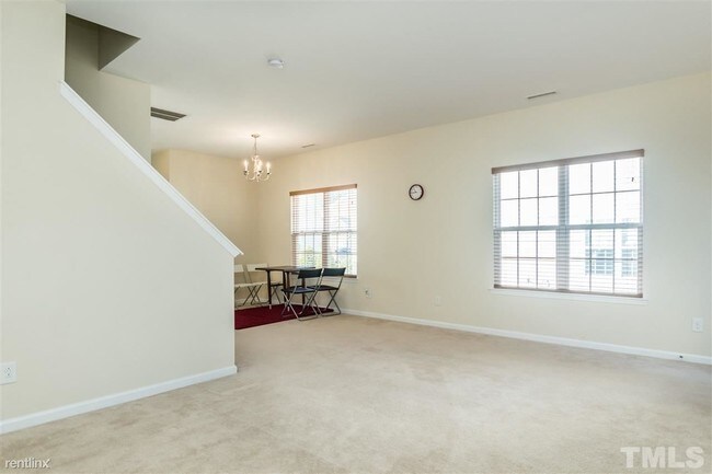 Foto del edificio - 2 br, 2.5 bath  - 3111 Manhasset Ln