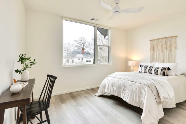 Building Photo - Professional Coliving - Private Room & Walk-in Closet - Utilities and Wifi Included!