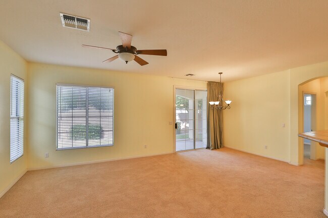 Building Photo - 470 N Eucalyptus Pl