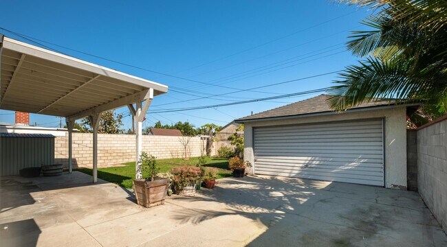 Foto del edificio - 15202 Florwood Ave