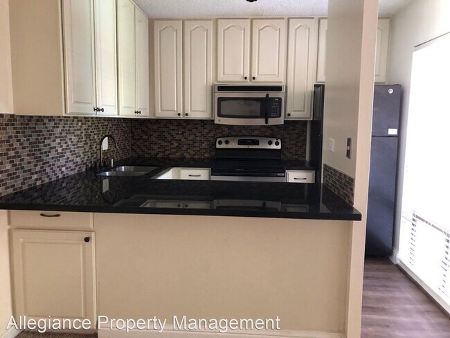 Building Photo - 2208 Woodside Ln