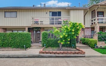 Building Photo - 823 S Ripple Creek Dr