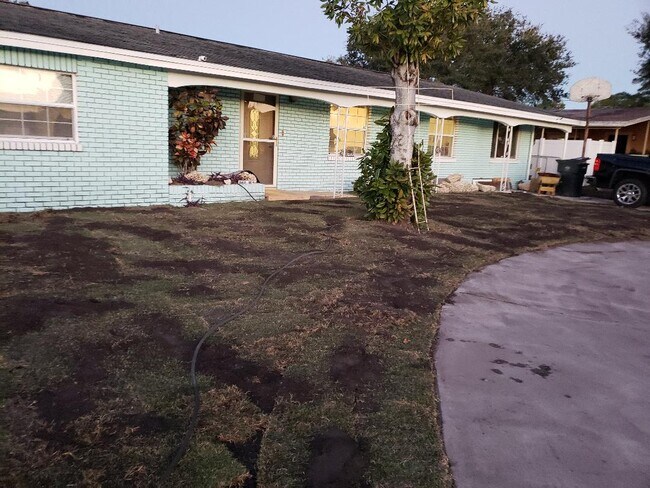 Building Photo - 10715 Dowry Ave