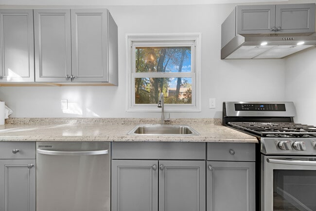 Building Photo - 6112 The Parkway