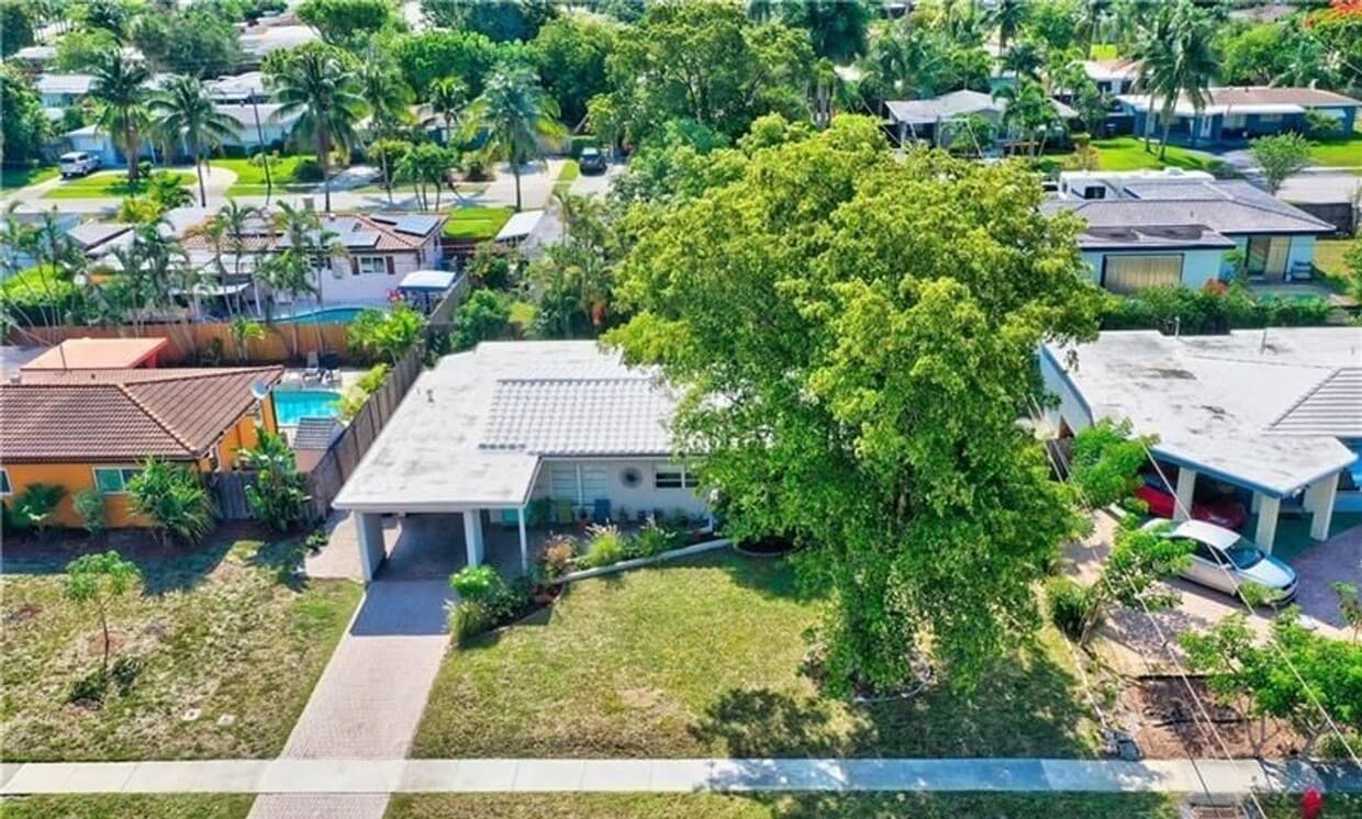 Foto del edificio - Beautiful home in quiet neighborhood
