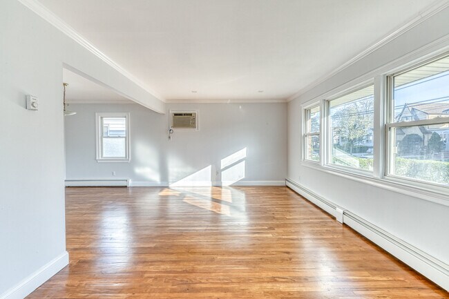 Building Photo - 37 Putnam Ave